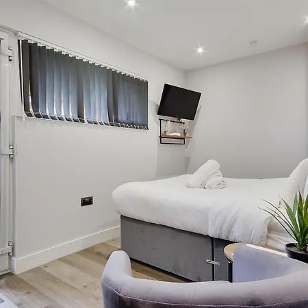 Little Paddock Villa Ringwood Room photo