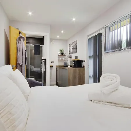 Little Paddock Villa Ringwood Room photo