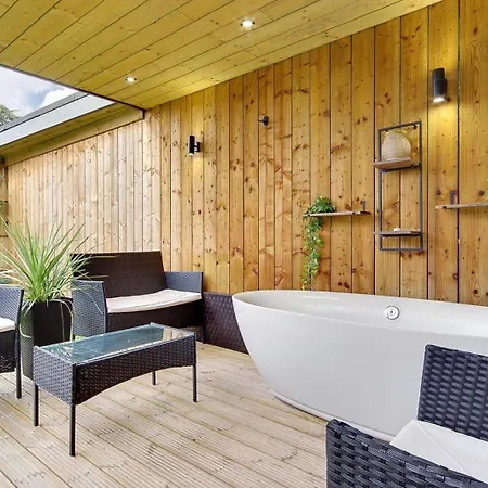 Little Paddock Villa Ringwood Room photo