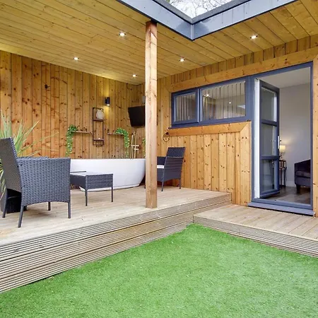Little Paddock Villa Ringwood Room photo